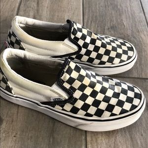 Checkered Vans Slip Ons 🖤🤍